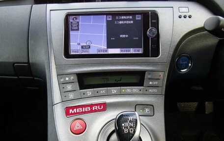 Toyota Prius, 2015 год, 1 223 000 рублей, 10 фотография