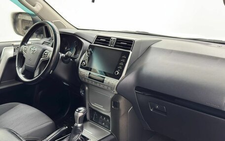 Toyota Land Cruiser Prado 150 рестайлинг 2, 2020 год, 5 600 000 рублей, 11 фотография