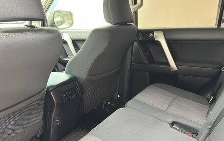 Toyota Land Cruiser Prado 150 рестайлинг 2, 2020 год, 5 600 000 рублей, 12 фотография