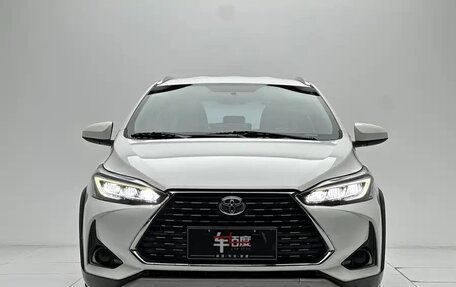 Toyota Yaris XP150 рестайлинг, 2022 год, 1 000 000 рублей, 2 фотография