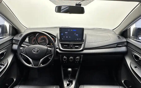 Toyota Yaris XP150 рестайлинг, 2022 год, 1 000 000 рублей, 14 фотография