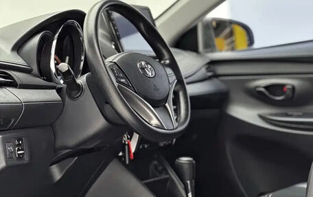 Toyota Yaris XP150 рестайлинг, 2022 год, 1 000 000 рублей, 13 фотография