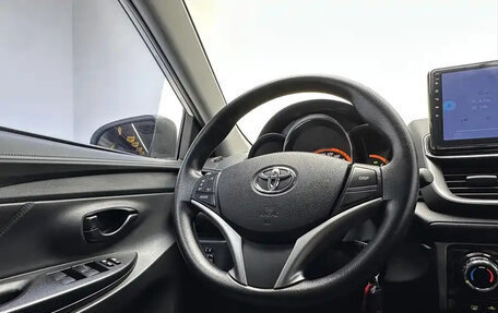 Toyota Yaris XP150 рестайлинг, 2022 год, 1 000 000 рублей, 18 фотография