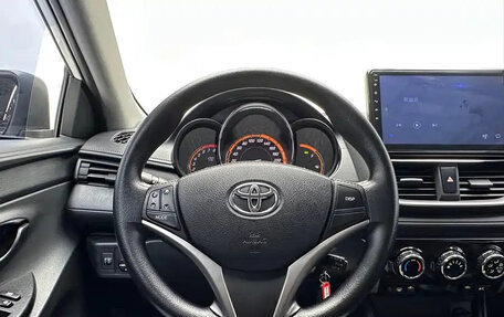 Toyota Yaris XP150 рестайлинг, 2022 год, 1 000 000 рублей, 16 фотография