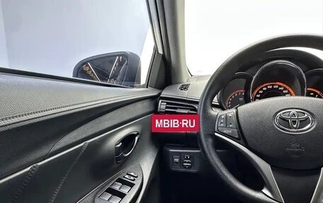 Toyota Yaris XP150 рестайлинг, 2022 год, 1 000 000 рублей, 17 фотография