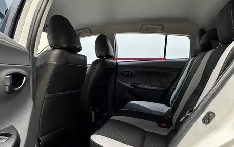 Toyota Yaris XP150 рестайлинг, 2022 год, 1 000 000 рублей, 11 фотография