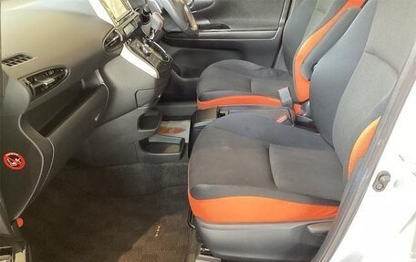 Toyota Wish II, 2011 год, 1 305 000 рублей, 24 фотография