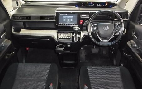 Honda Stepwgn IV, 2016 год, 1 760 000 рублей, 29 фотография