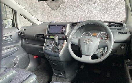 Toyota Wish II, 2011 год, 1 325 000 рублей, 9 фотография