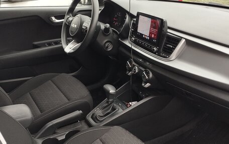 KIA Rio IV, 2022 год, 1 800 000 рублей, 6 фотография