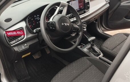 KIA Rio IV, 2022 год, 1 800 000 рублей, 10 фотография