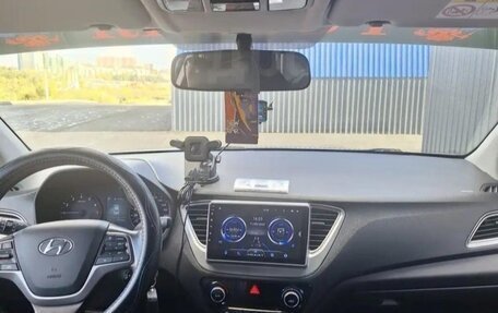 Hyundai Solaris II рестайлинг, 2019 год, 1 350 000 рублей, 4 фотография