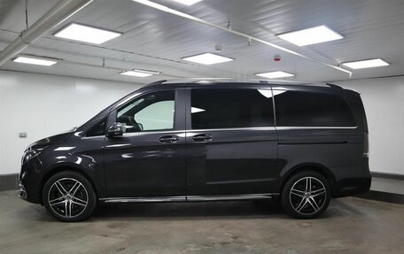 Mercedes-Benz V-Класс, 2024 год, 13 650 000 рублей, 2 фотография