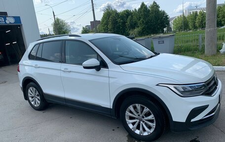 Volkswagen Tiguan II, 2021 год, 2 449 000 рублей, 2 фотография