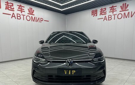 Volkswagen Golf VIII, 2022 год, 1 990 000 рублей, 2 фотография