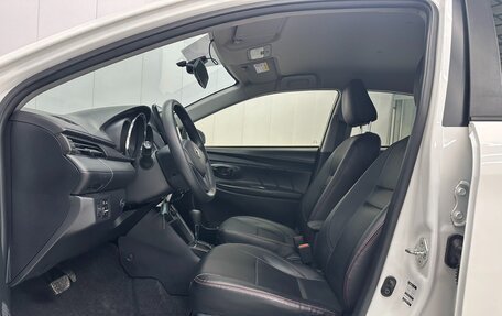 Toyota Yaris XP150 рестайлинг, 2021 год, 1 430 000 рублей, 9 фотография