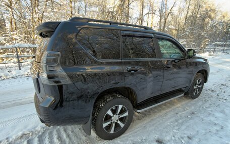 Toyota Land Cruiser Prado 150 рестайлинг 2, 2017 год, 4 290 000 рублей, 5 фотография