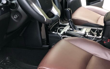 Toyota Land Cruiser Prado 150 рестайлинг 2, 2017 год, 4 290 000 рублей, 10 фотография