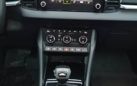 Skoda Karoq I, 2021 год, 2 400 000 рублей, 20 фотография