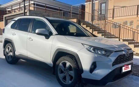 Toyota RAV4, 2020 год, 3 800 000 рублей, 4 фотография