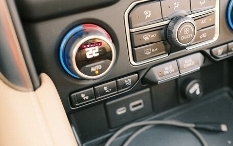 Chevrolet Tahoe IV, 2022 год, 11 990 000 рублей, 17 фотография