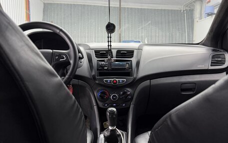 Hyundai Solaris II рестайлинг, 2011 год, 650 000 рублей, 10 фотография