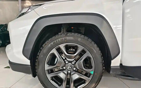 Toyota RAV4, 2025 год, 4 290 000 рублей, 12 фотография