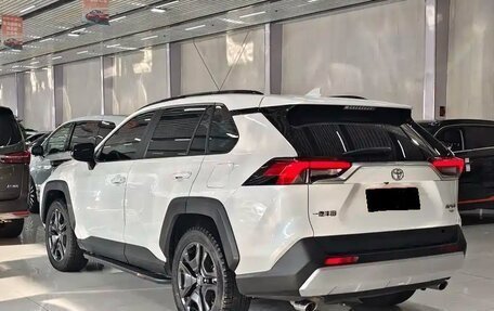 Toyota RAV4, 2025 год, 4 290 000 рублей, 6 фотография