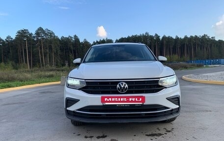 Volkswagen Tiguan II, 2021 год, 3 030 000 рублей, 2 фотография