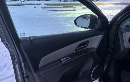 Chevrolet Cruze II, 2010 год, 670 000 рублей, 10 фотография