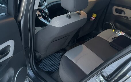 Chevrolet Cruze II, 2010 год, 670 000 рублей, 7 фотография