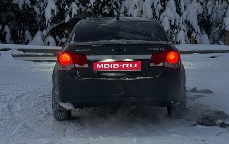 Chevrolet Cruze II, 2010 год, 670 000 рублей, 4 фотография