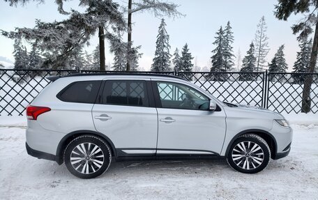 Mitsubishi Outlander III рестайлинг 3, 2019 год, 1 799 999 рублей, 9 фотография