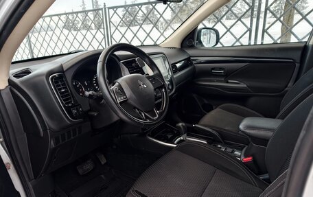 Mitsubishi Outlander III рестайлинг 3, 2019 год, 1 799 999 рублей, 21 фотография