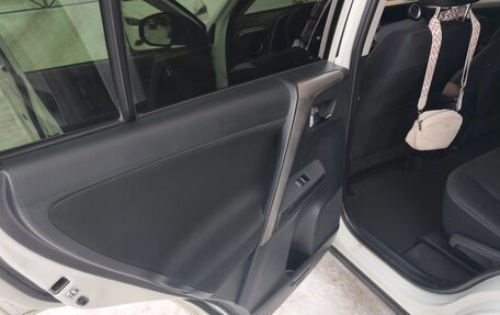 Toyota RAV4, 2015 год, 2 120 000 рублей, 18 фотография