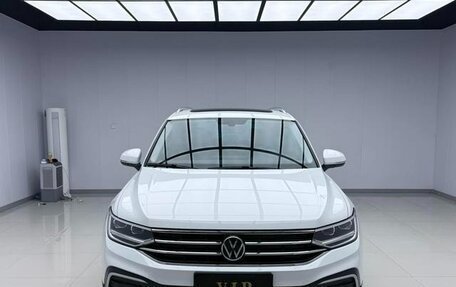 Volkswagen Tiguan II, 2023 год, 2 850 002 рублей, 2 фотография