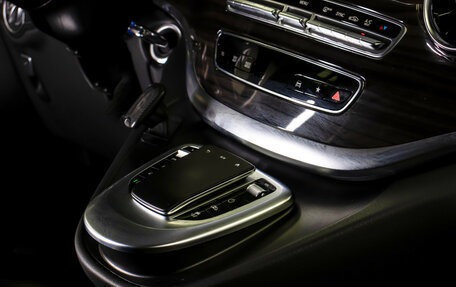 Mercedes-Benz V-Класс, 2023 год, 6 500 000 рублей, 26 фотография