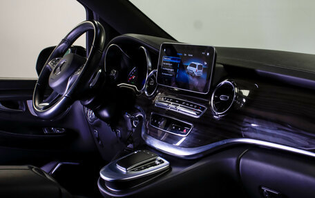 Mercedes-Benz V-Класс, 2023 год, 6 500 000 рублей, 25 фотография