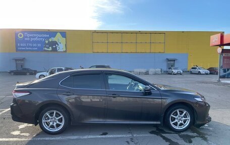 Toyota Camry, 2018 год, 1 690 000 рублей, 5 фотография