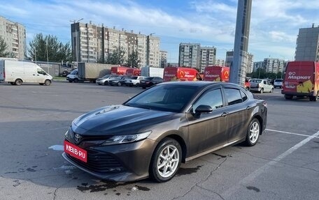 Toyota Camry, 2018 год, 1 690 000 рублей, 2 фотография