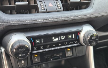 Toyota RAV4, 2021 год, 3 499 000 рублей, 12 фотография