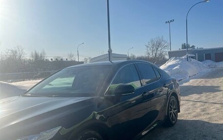 Toyota Camry, 2021 год, 3 200 000 рублей, 2 фотография