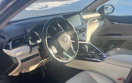 Toyota Camry, 2021 год, 3 200 000 рублей, 10 фотография