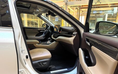 Toyota Highlander, 2025 год, 5 500 000 рублей, 20 фотография