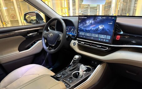 Toyota Highlander, 2025 год, 5 500 000 рублей, 22 фотография