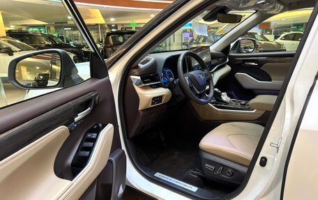 Toyota Highlander, 2025 год, 5 500 000 рублей, 23 фотография