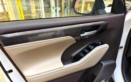 Toyota Highlander, 2025 год, 5 500 000 рублей, 24 фотография