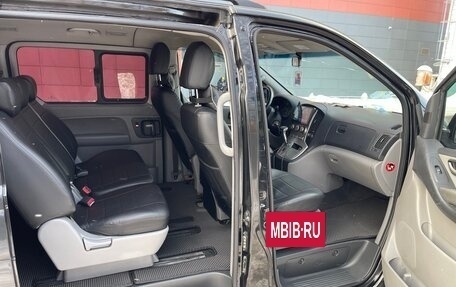 Hyundai H-1 II рестайлинг, 2012 год, 1 720 000 рублей, 24 фотография