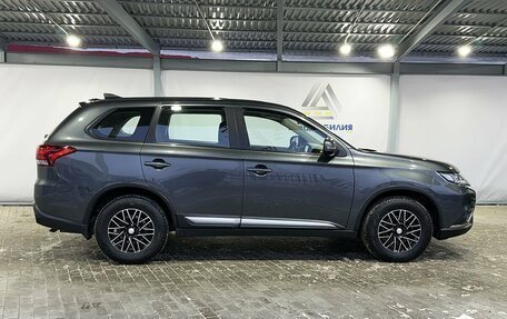 Mitsubishi Outlander III рестайлинг 3, 2019 год, 2 019 000 рублей, 6 фотография