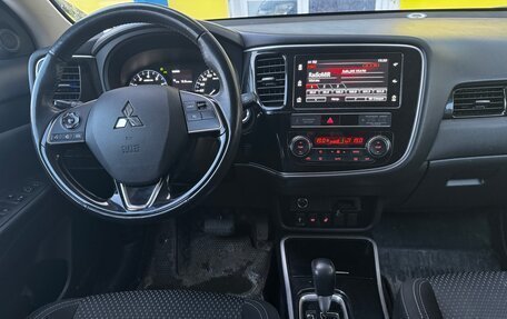 Mitsubishi Outlander III рестайлинг 3, 2018 год, 2 650 000 рублей, 11 фотография